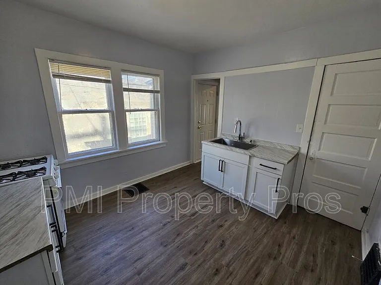 2509A N Buffum St — Photo 14