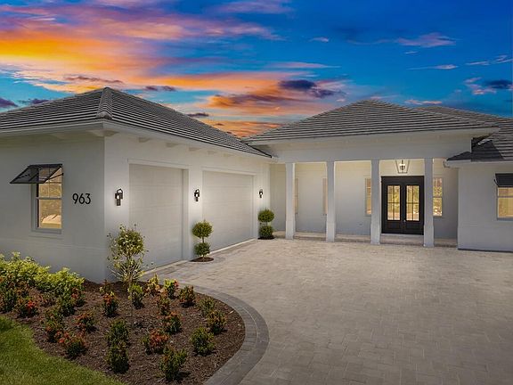 3rd image of 963 W Polo Grounds Drive
