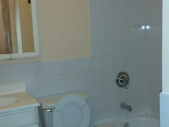 5th image of 1754 Givan Ave #1