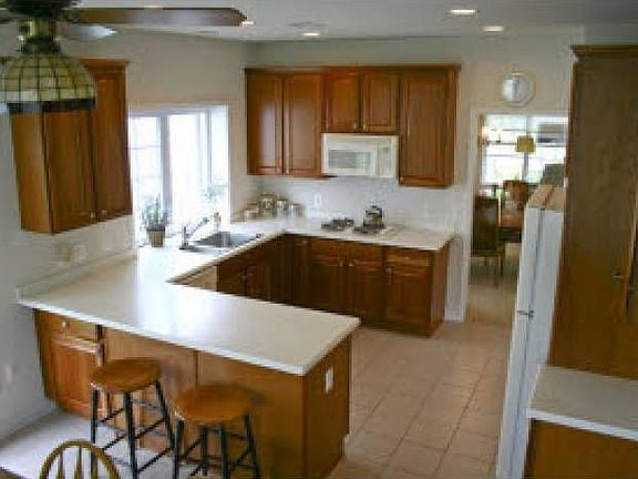 185 STONE MANOR DR