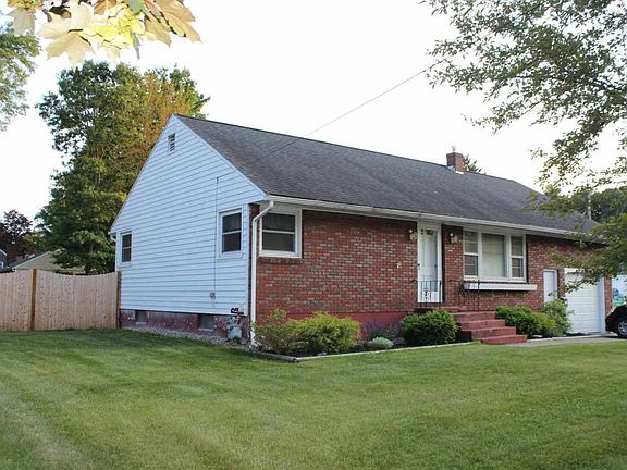 3rd image of 135 Heckeler Dr