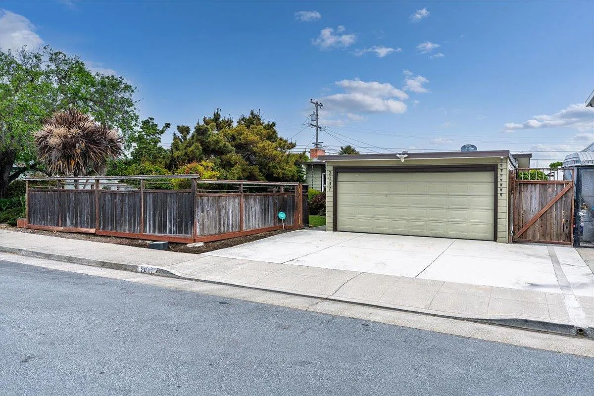 2037 Harding Ave photo 1