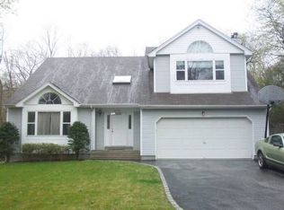 12 Selmar Ct, Kings Park, NY 11754