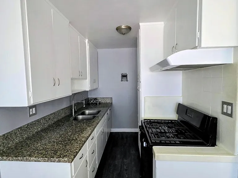 421 Venice Way — Photo 12