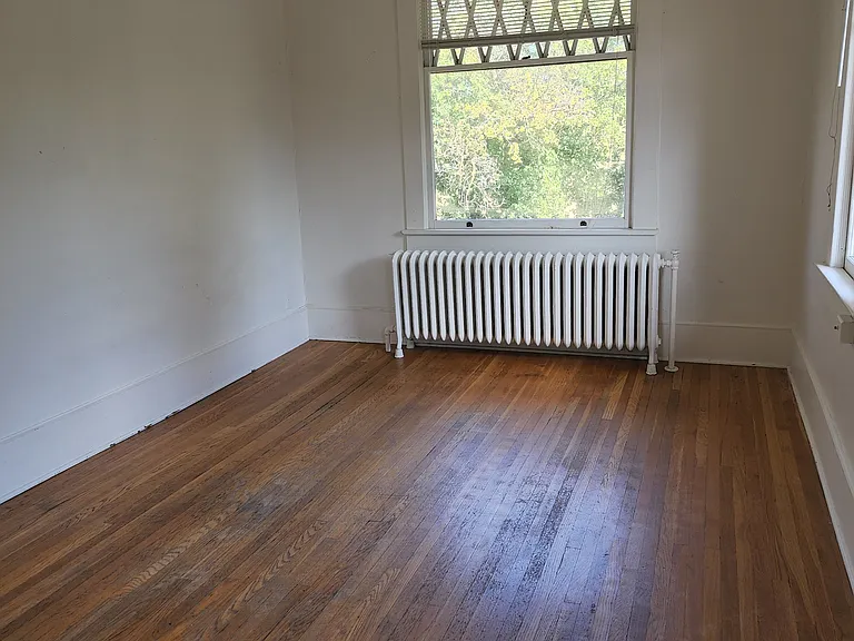 711 N Pine St #5 — Photo 1