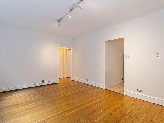 4th image of 636 W Waveland Ave APT 3B
