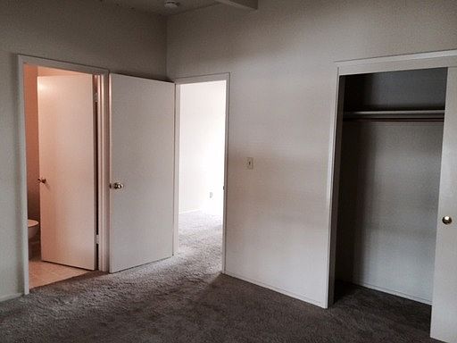 2nd image of 920 Evelyn St APT 3
