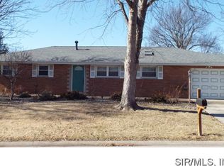 5 Wilmington Dr, Fairview Heights, IL 62208