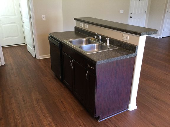 3rd image of 25 Twin Oaks Pl