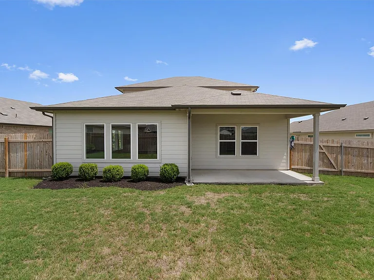 209 Golden Plains Pkwy — Photo 33
