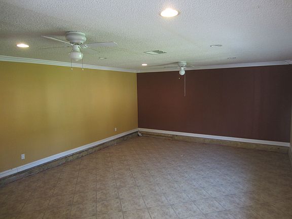 4th image of 3131 W Paso Robles Dr