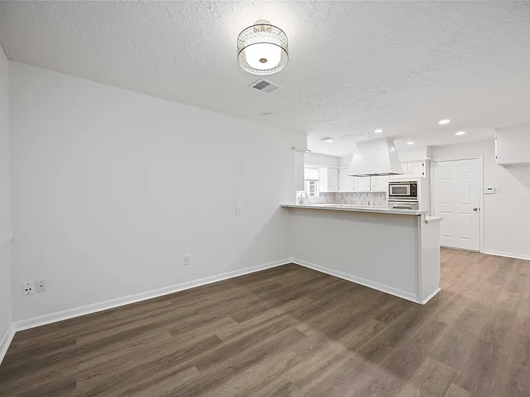 14143 Hillvale Dr — Photo 15