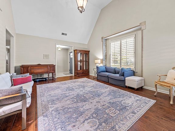 5th image of 1911 Allenby Rd