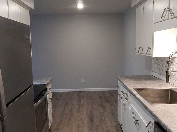 3rd image of 133 W 35th St #105