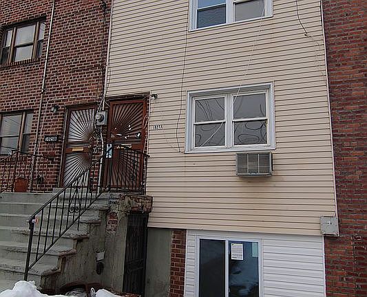 5th image of 1027A E 229th St #Townhouse