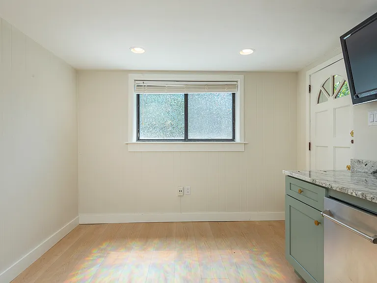 279 Kimberly Ave #7 — Photo 11