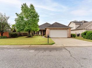 807 Greenbriar Pl, Northport, AL 35473