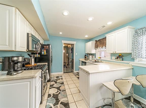 4th image of 33238 Donnelly St