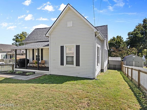 4th image of 426 Hiawassee Ave