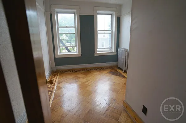 Rented by EXR | media 33