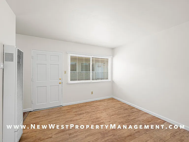 547 22nd St — Photo 8