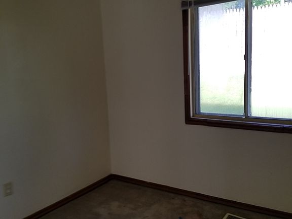 5th image of 9697 Manhattan Dr