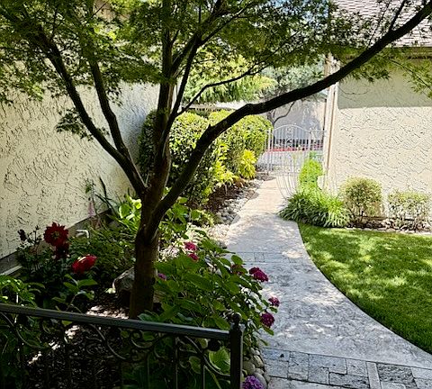 2nd image of 1019 Las Palmas Dr