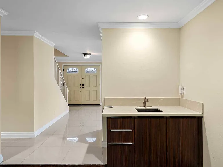 416 Camaritas Dr — Photo 11