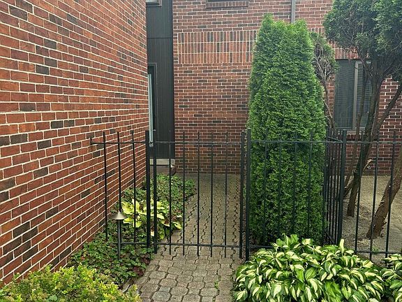 2nd image of 3076 Lindenwood Dr #82