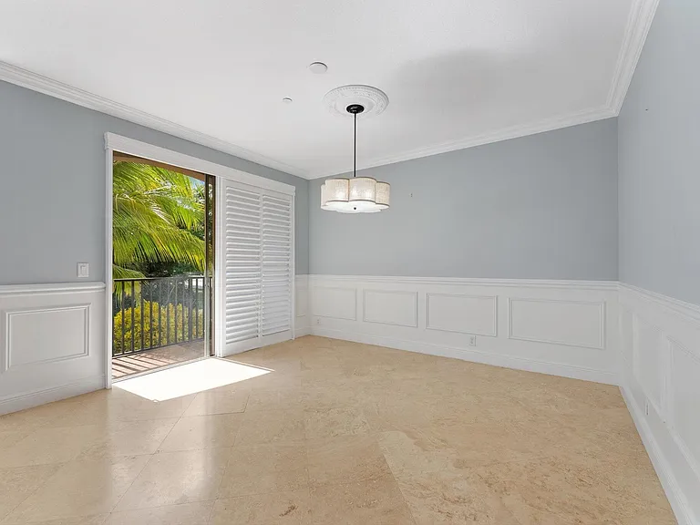 604 NE Francesca Ln — Photo 15