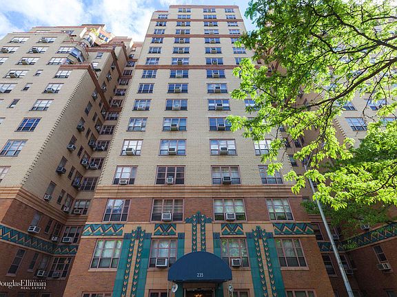 5th image of 235 W 22nd St APT 6V