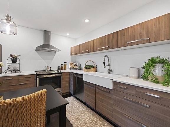 4th image of 350 Oakwood Dr #9
