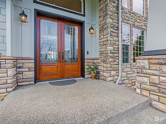 5th image of 463 Hillsdale Drive