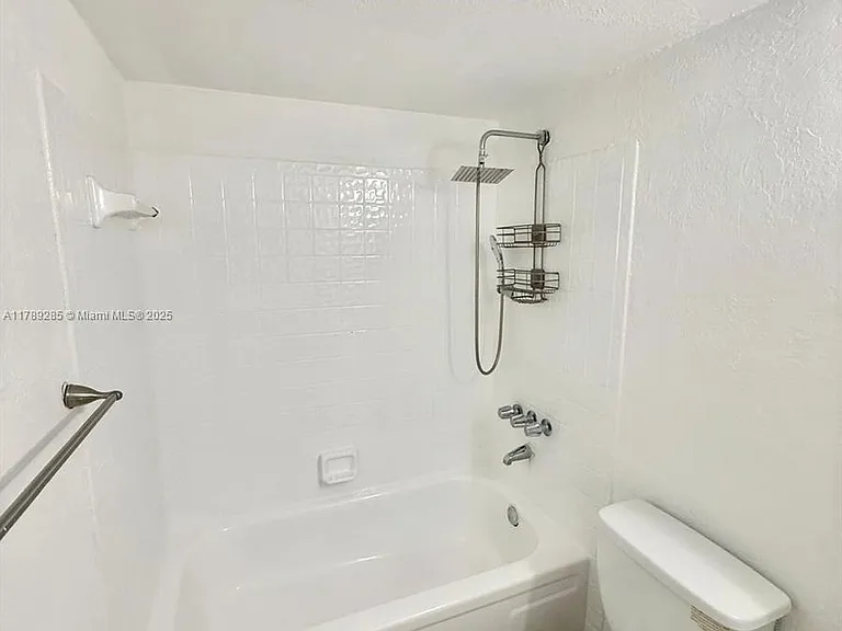 984 W 40th St — Photo 18