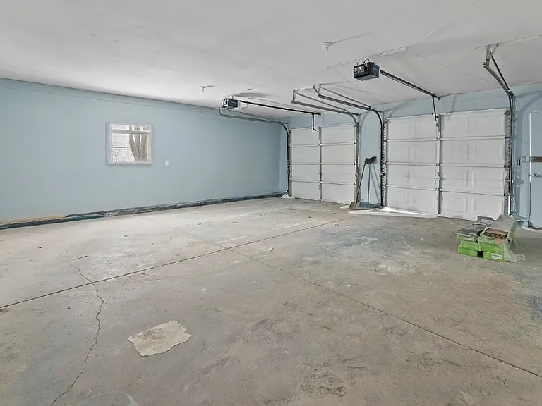 2321 E Mossman Ave — Photo 15