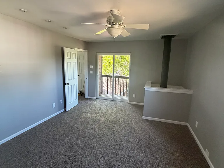 780 Excalibur St — Photo 21