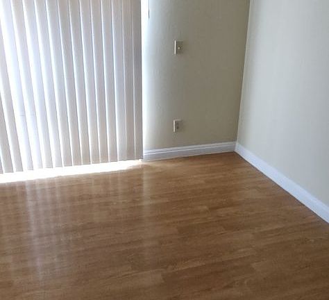 3rd image of 1701 Talmadge St #101