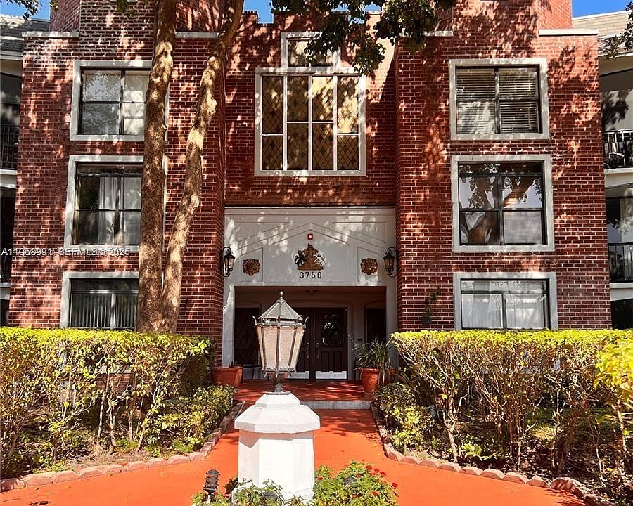 1st image of 3760 Inverrary Dr APT 2R