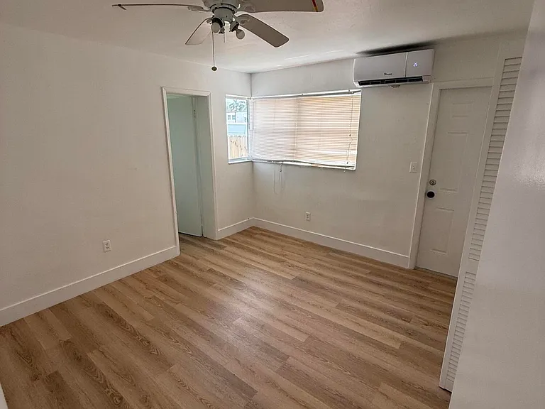 2018 NE 15th St — Photo 14