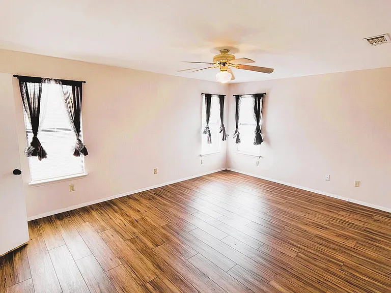 2315 Bernice Cir — Photo 26