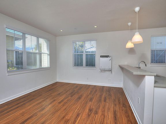 4th image of 318 W Micheltorena St #C