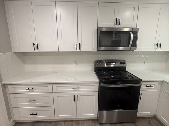 4th image of 685 Violet Ave #1