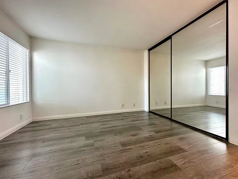 105 Briarglen — Photo 5