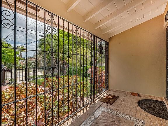 4th image of 200 NW 32nd Ave