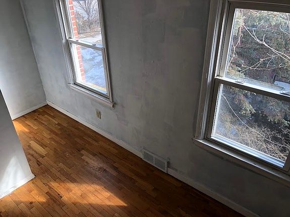 4th image of 127 Whitehills Dr