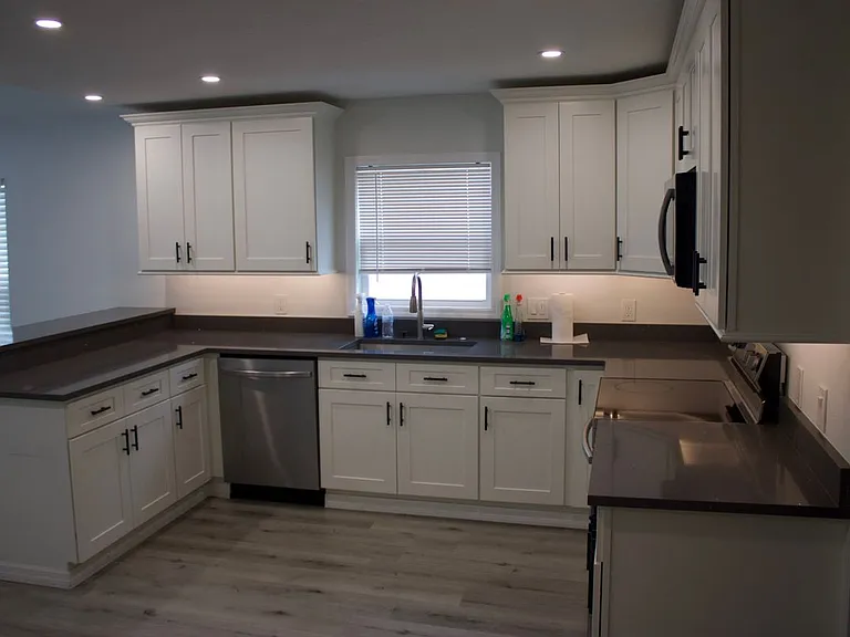 1574 Ewing Ave — Photo 4
