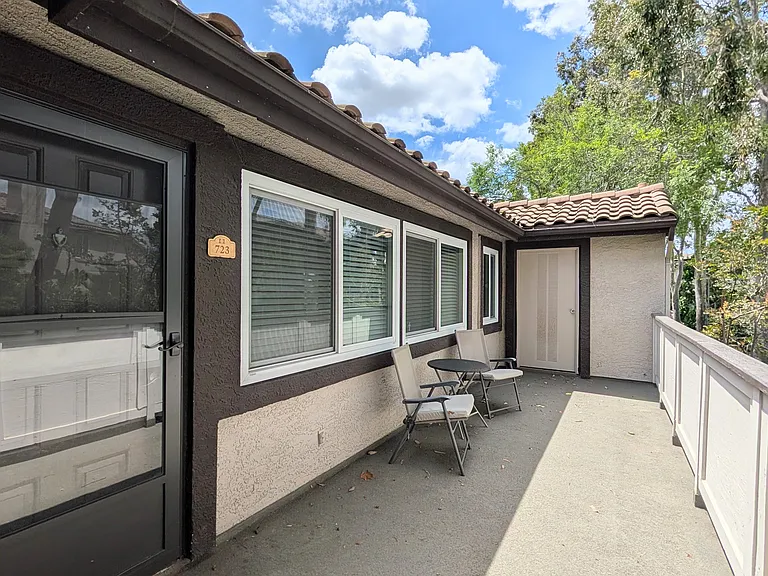 Large private patio/balcony
