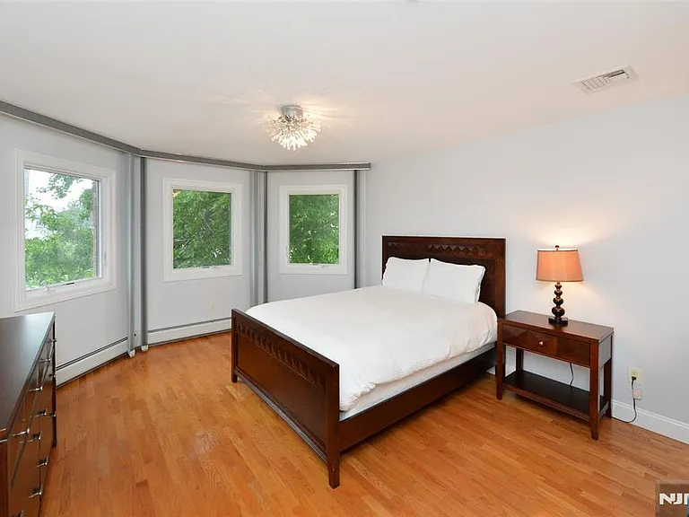 1056 Edgewood Ln — Photo 27