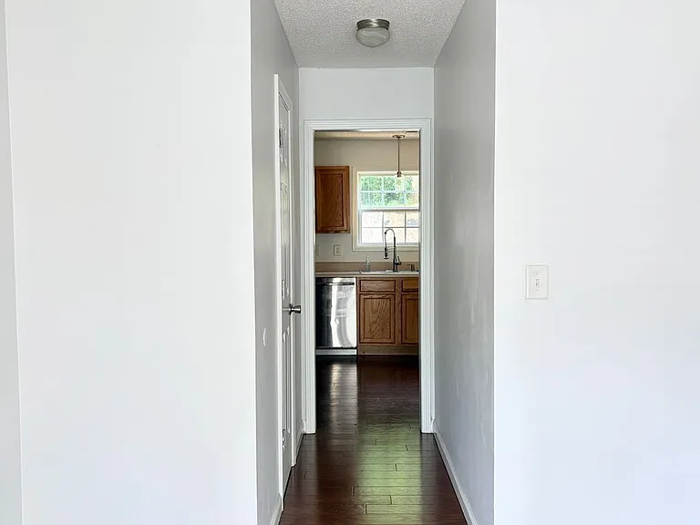 153 Greystone Cir — Photo 4