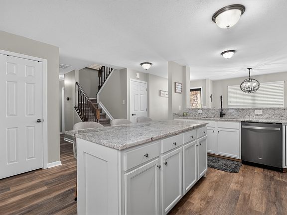 4th image of 9513 Sapphire Ln